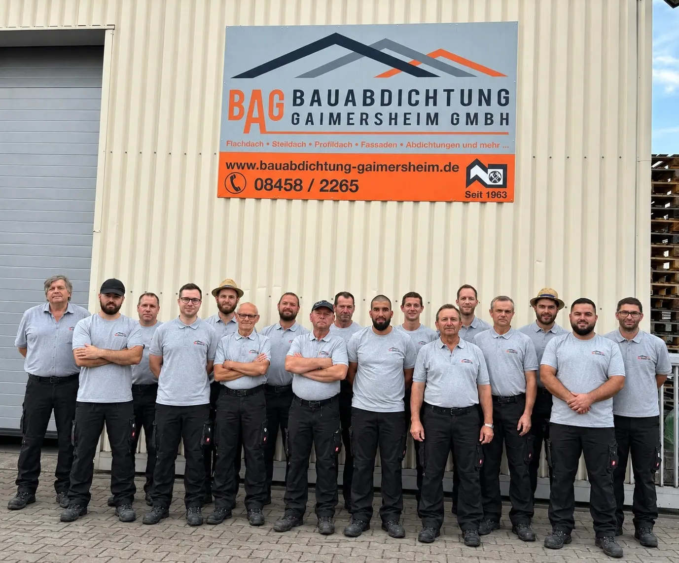 Mitarbeiter der Bauabdichtung Gaimersheim bei der Arbeit